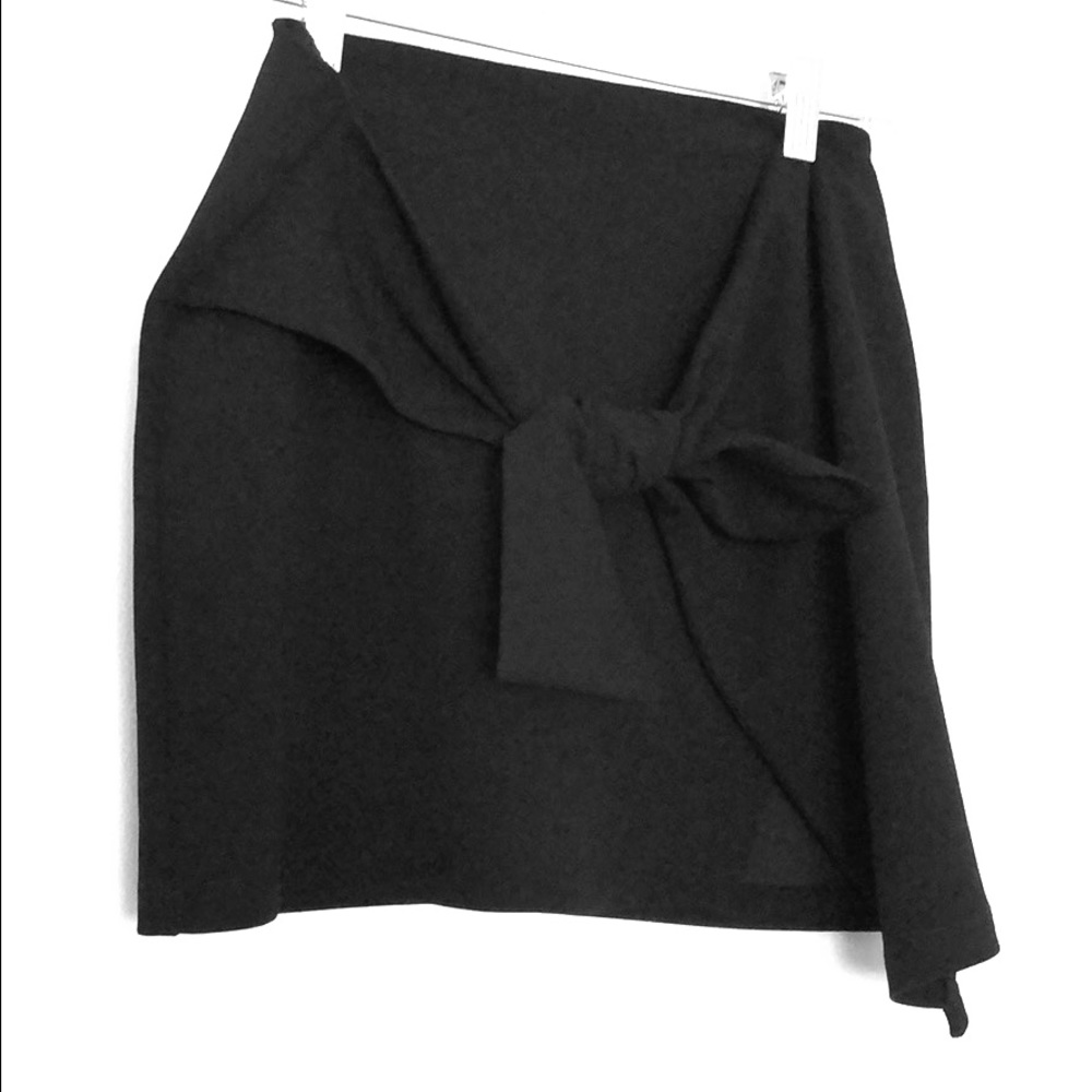 Black mini skirt with bow